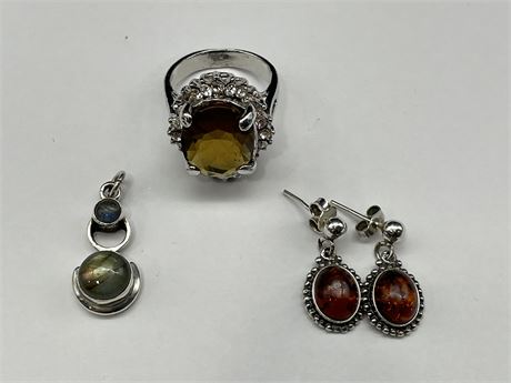 PAIR OF AMBER EARRINGS, STERLING SILVER LABRADORITE PENDANT & SILVER PLATED RING