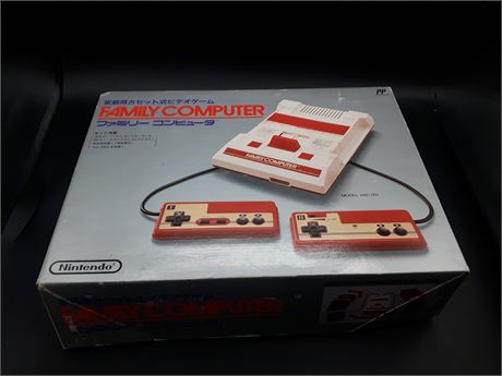 FAMICOM CONSOLE - WITH BOX - VERY GOOD CONDITION