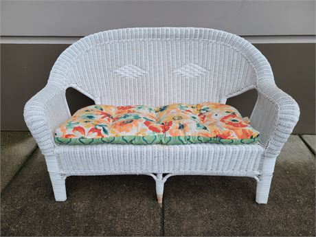 WHITE WICKER LOVE SEAT WITH CUSHION (56"Lx25"H)