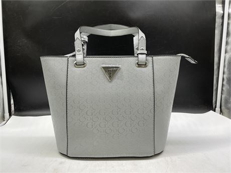 (NEW WITH TAGS) GUESS PURSE