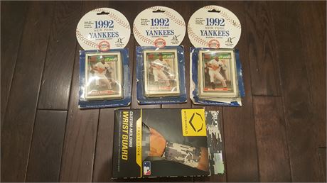1992 YANKEES BASEBALL CARDS & MLB WRISTGUARD
