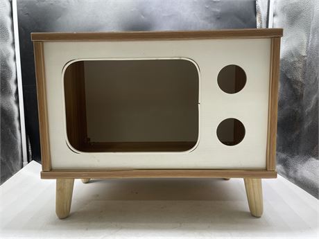 TV CATHOUSE (20”x11”x16”)