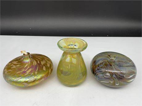 3 SIGNED ART GLASS PIECES (4” TALLEST)