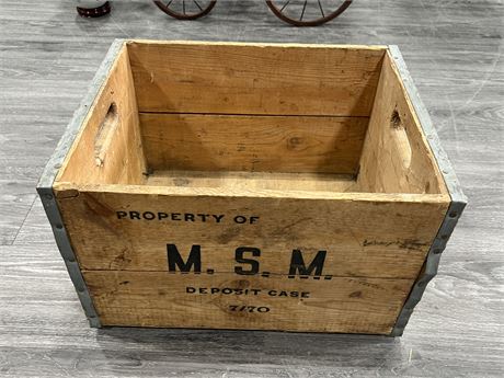 VINTAGE WOOD CRATE - FITS RECORDS