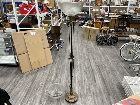 BOMBAY CO FLOOR LAMP WITH 2 GLASS LAMP SHADES 72”