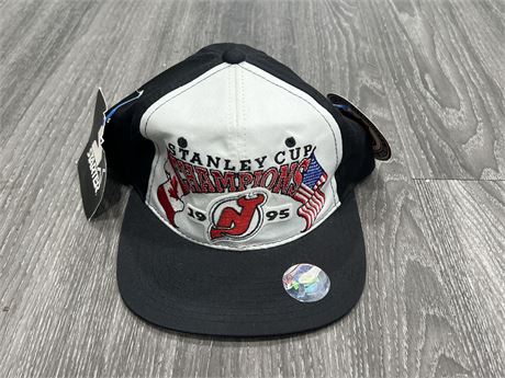 NEW OLD STOCK NEW JERSEY DEVILS STANLEY CUP CHAMPS SNAPBACK HAT