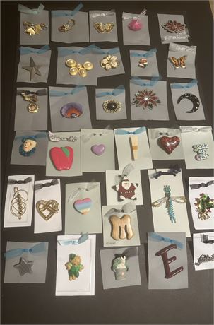 30+ VINTAGE BROACHES / SWEATER PINS