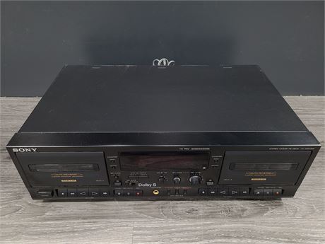 SONY DOUBLE CASSETTE TAPE PLAYER