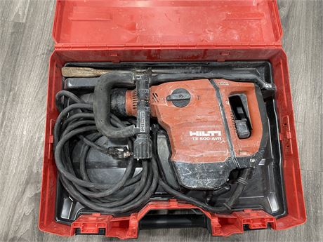 HILTI TE 500-AVR DEMOLITION HAMMER WORKING W/ DRILL BIT AND CARRY CASE