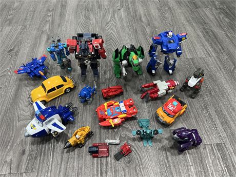 LOT OF VINTAGE TRANSFORMERS TOYS