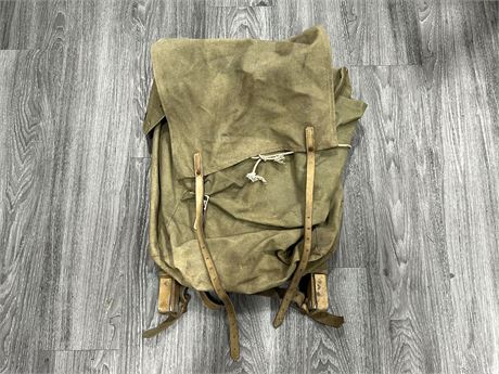 VINTAGE PIONEER TRAPPER NELSON BACK PACK - 26”x15”