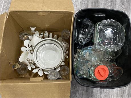 2 BOXES OF GLASSWARE / BAKEWARE