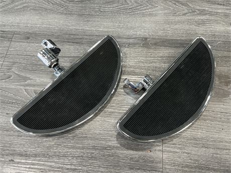 MOTORCYCLE RIDER FOOTBOARDS