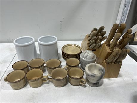 LOT OF KITCHENWARE