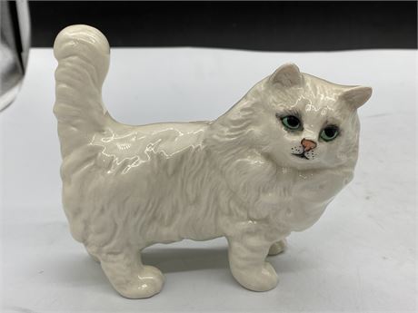 BESWICK WHITE STANDING PERSIAN CAT 5” DESIGNER HALLAM MODEL #1898