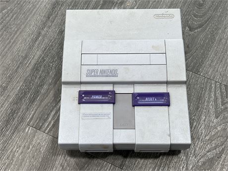 SUPER NINTENDO CONSOLE - WORKS BUT NOT CORDS (As is)