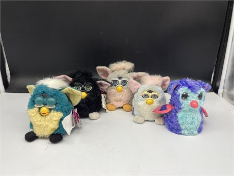 5 VINTAGE FURBIES TWO STILL HAVE TAGS (1 off brand - some show signs of age)