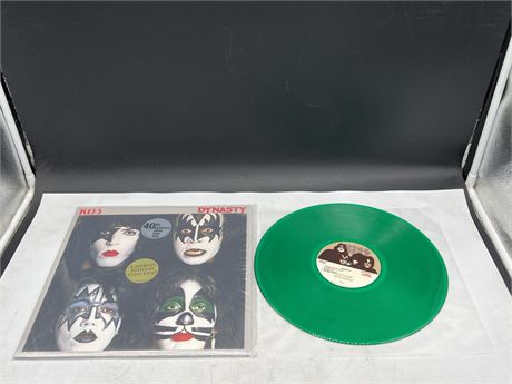 KISS - GREEN LP - DYNASTY - MINT (M)
