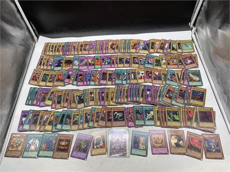 APPROX 200 YU-GI-OH CARDS