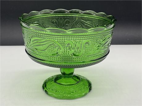 VINTAGE GREEN DEPRESSION GLASS FOOTED COMPOTE EO BRODY USA (6.5”X5.5”)
