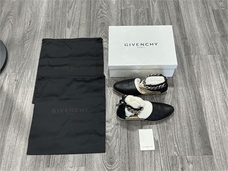 AS NEW GIVENCHY LADIES SHOES SIZE 37
