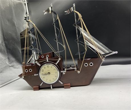 UNITED VINTAGE SHIPS CLOCK WITH FULL RIGGING + LIGHTS (WORKING)
