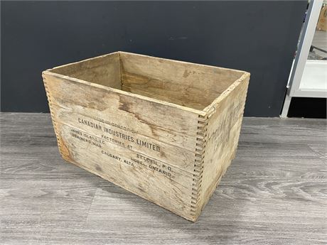 VINTAGE CIL CANADIAN INDUSTRIES LIMITED WOOD CRATE