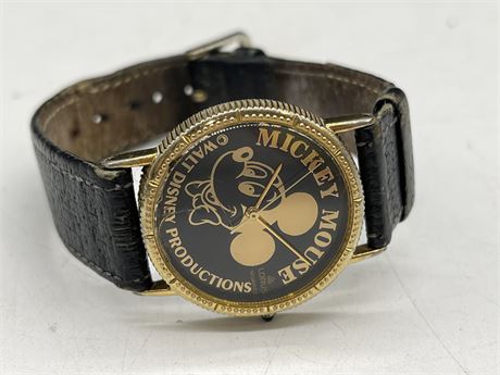 MICKEY MOUSE DISNEY WATCH (SMALL CRACK ON FACE)