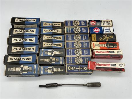 VINTAGE/ANTIQUE CHAMPION, ABSOLUTE, MOTORCRAFT, & AC BOXED SPARK PLUGS