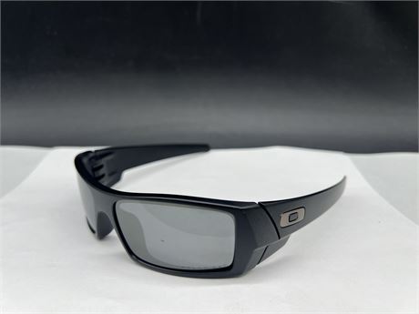 OAKLEY GASCAN POLARIZED SUNGLASSES - SMALL SCRATCH ON LENSE - SEE PHOTOS