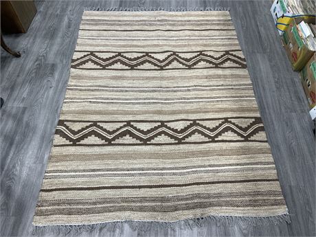 LARGE HEAVY WOOL AREA CARPET - 5 FT X 7 FT