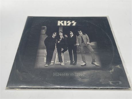 KISS - DRESSED TO KILL - EXCELLENT (E)