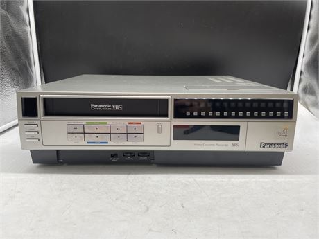 VINTAGE PANASONIC VHS CASSETTE RECORDER PV-520-K