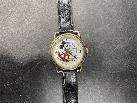 VINTAGE MICKEY MOUSE TIMEX WATCH (WORKING)