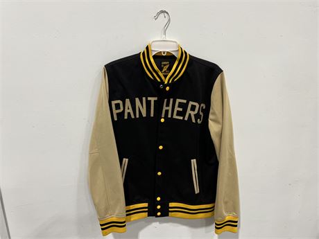 LUCKY ATHLETIC BRAND “PANTHERS” BUTTON UP SIZE M