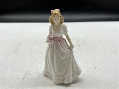 ROYAL DOULTON SPECIAL GIFT FIGURE (5.5”)