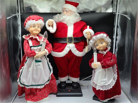 LOT OF ANIMATRONIC SANTA AND MRS CLAUSES