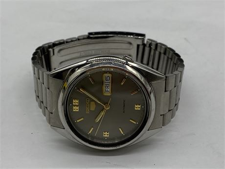 RARE SEIKO AUTOMATIC MENS WATCH AS NEW - 7S26-0480