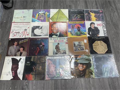LOT OF 20 RECORDS MOST SLIGHTLY SCRATCHED/SCRATCHED