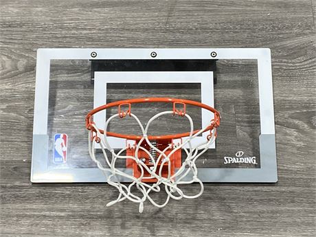 SPALDING DOOR NBA BASKETBALL BACK BOARD / NET LIKE NEW (18”X10.5”)