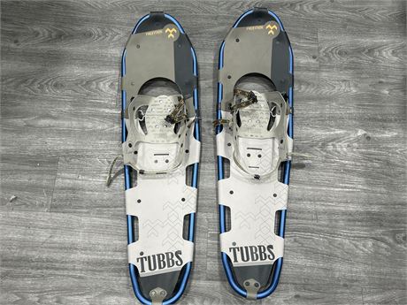 LARGE TUBBS SNOW SHOES (3FT)