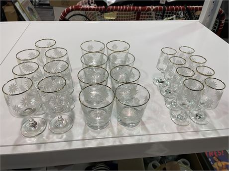 LOT OF VINTAGE FLORAL GLASSWARE