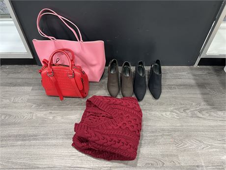 2 PAIRS OF WOMENS SHOES SIZE 9.5 - 2 PURSES & KNITTED SWEATER