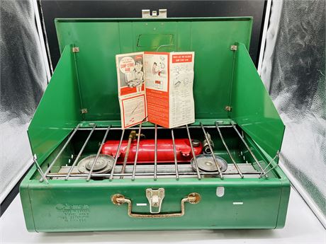 1973 VINTAGE COLEMAN 444B CAMPING STOVE (MADE IN CANADA)