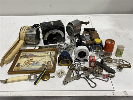 LOT OF VINTAGE COLLECTABLES