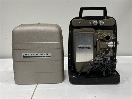 VINTAGE BELL & HOWELL AUTO LOAD PROJECTOR