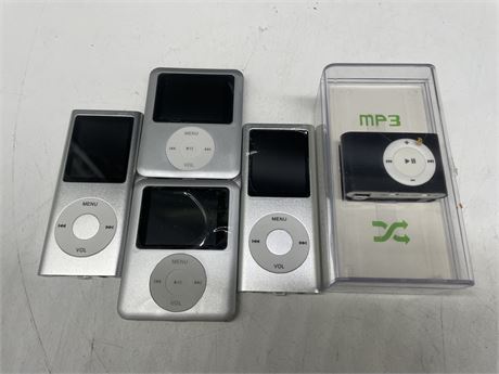 LOT OF IPODS & MP3 PLAYERS