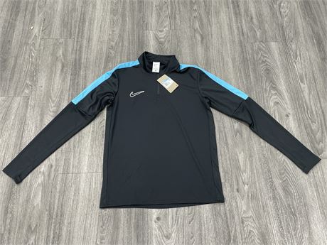 NEW W/ TAGS NIKE SOCCER LONG SLEEVE ZIP UP - SIZE M