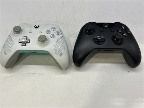 2 XBOX ONE CONTROLLERS