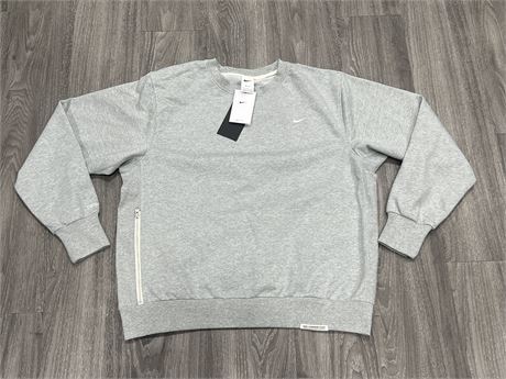 NEW W/ TAGS NIKE PULL OVER LONG SLEEVE - SIZE L